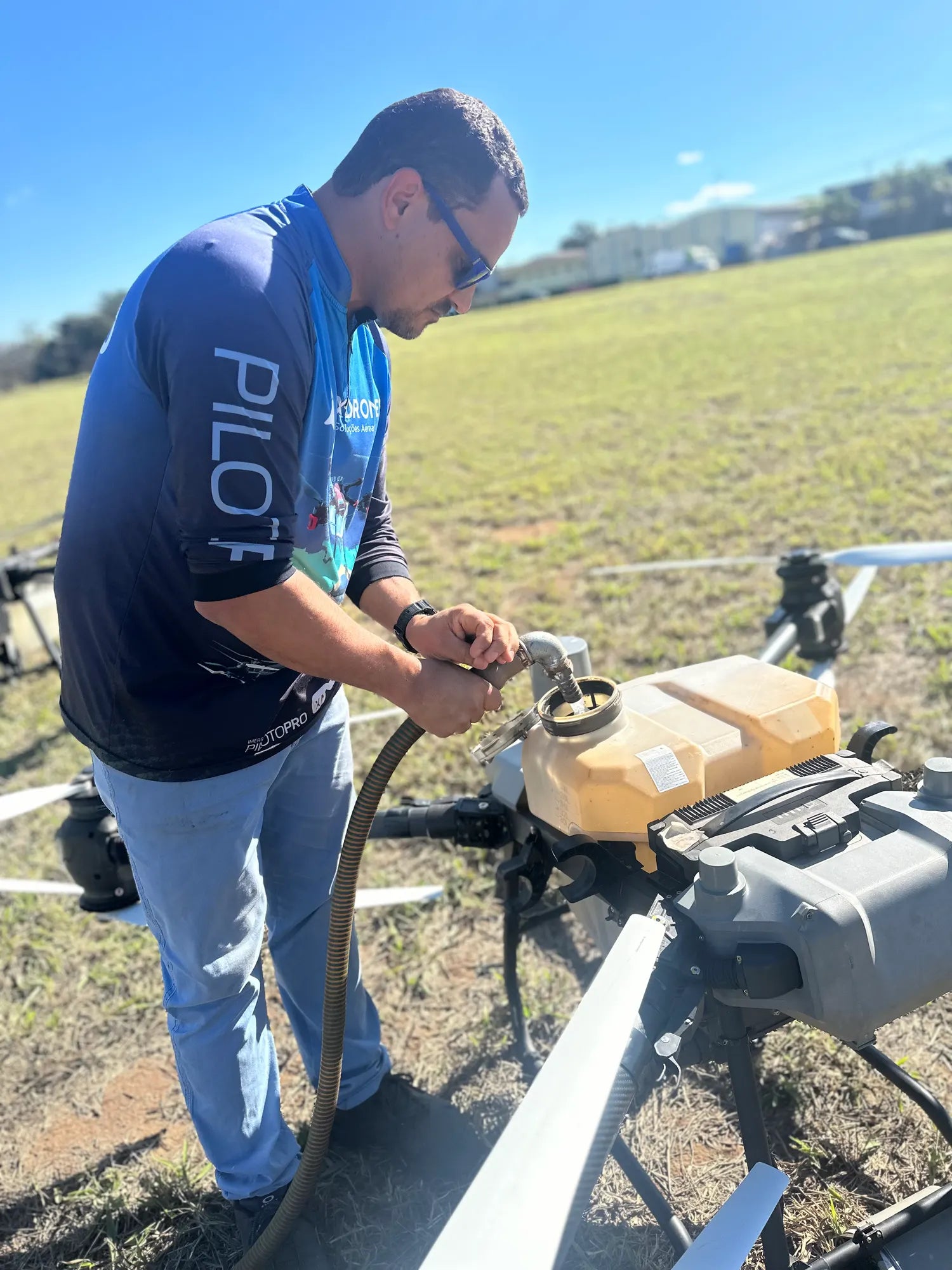 Preparação do sistema de aplicação de um drone agrícola DJI