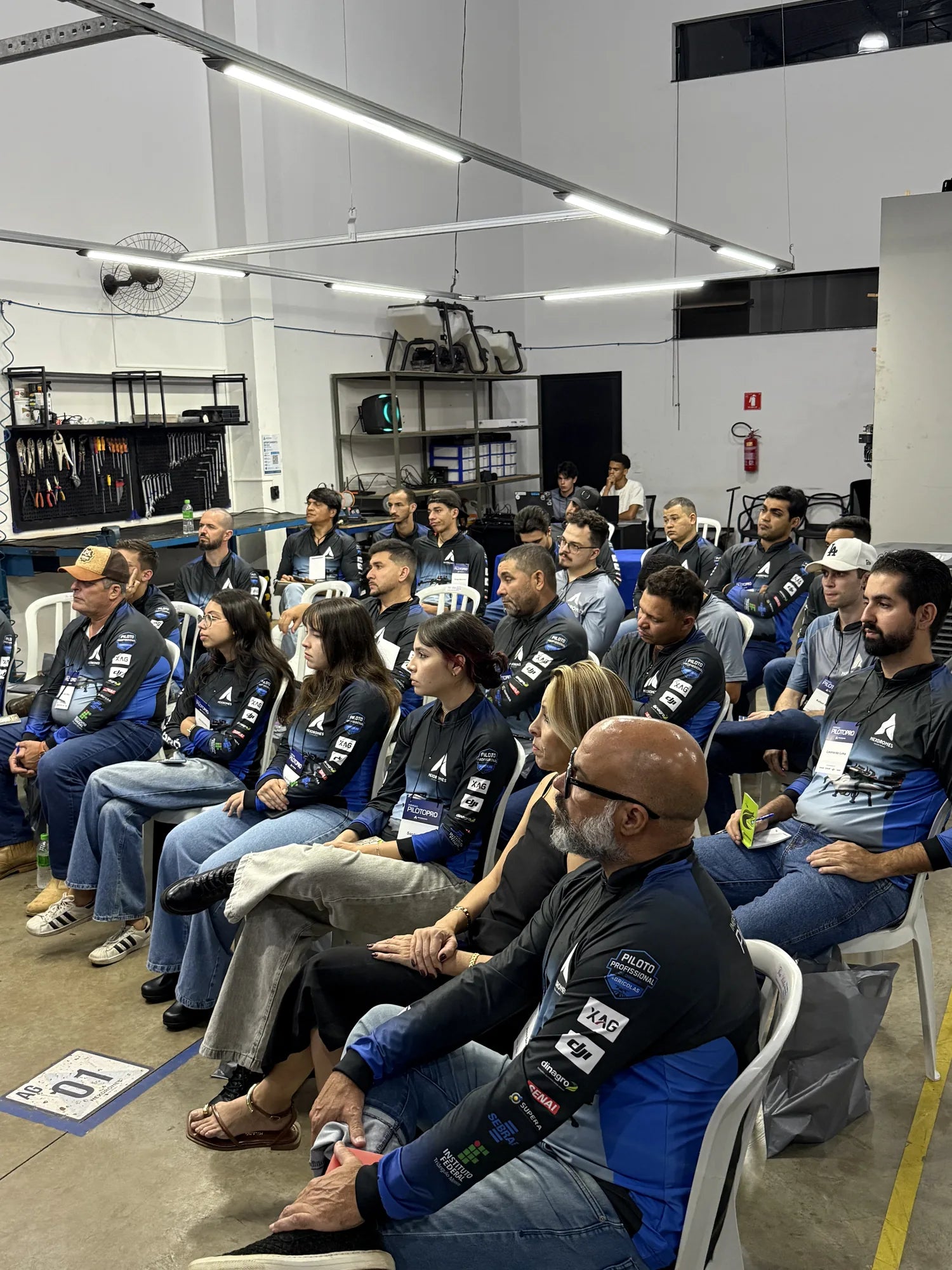 Turma da Imersão Piloto PRO na aula teórica, na sede da NexDrones